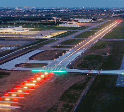 Pista runway operação noturna